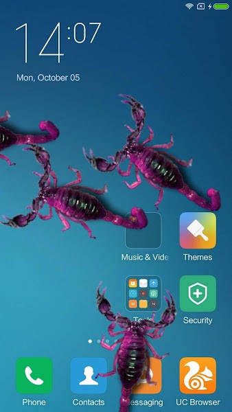 蝎子在手机爬行(Scorpion in phone prank) v5.4.4 安卓版 0